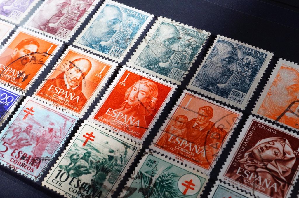 Verschiedene Briefmarken in Nahansicht