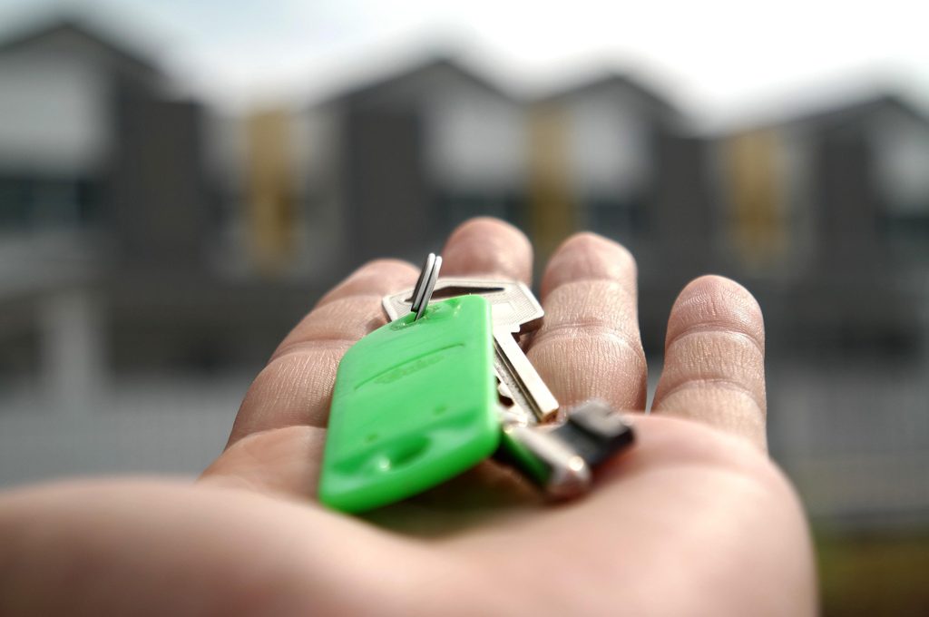 Betrug auf dem Wohnungsmarkt: Ein Schlüsselbund liegt in einer Handfläche